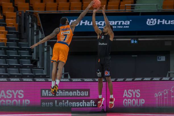 送入禁区 送入禁区